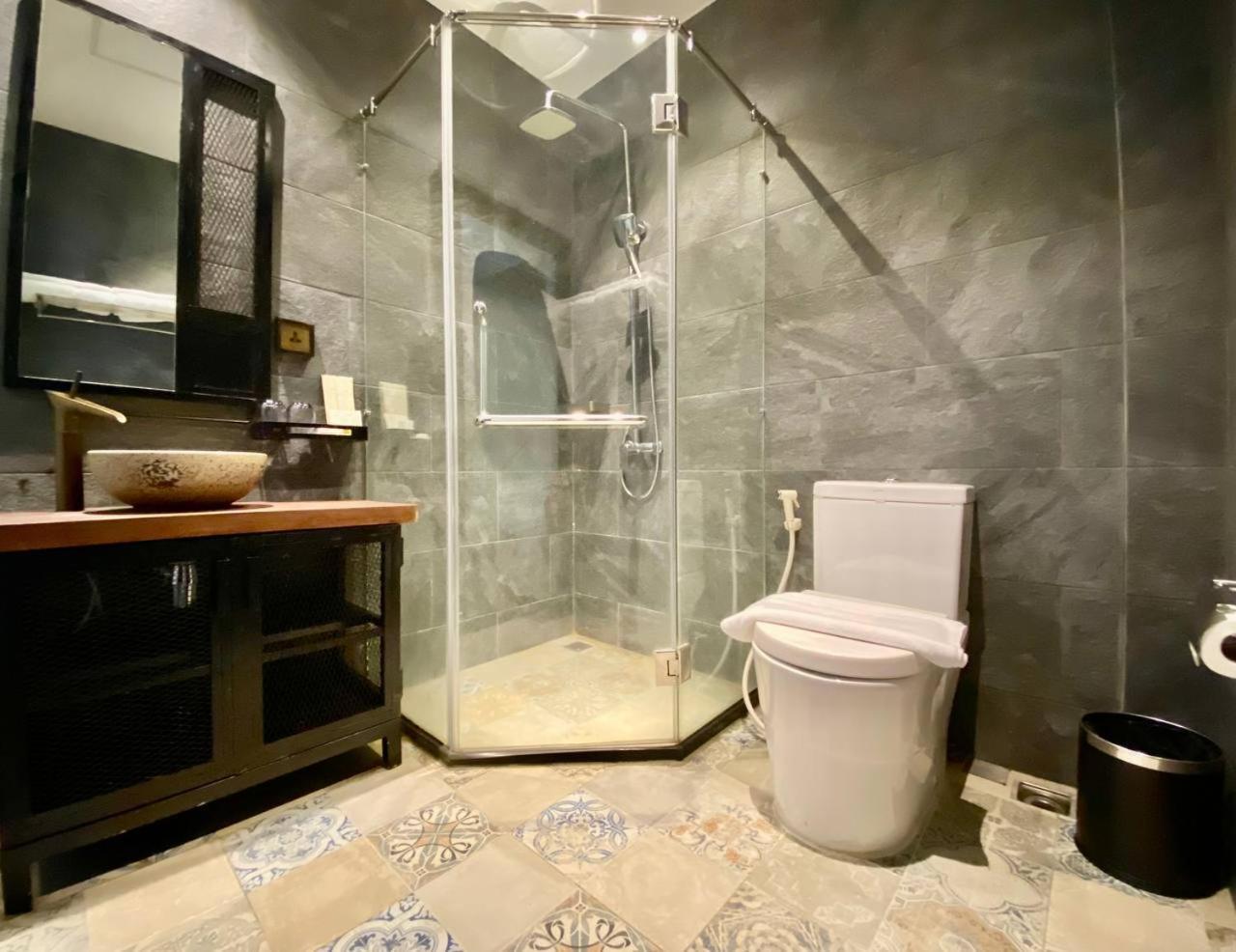 Check Inn Phnom Penh Bkk1 Luaran gambar